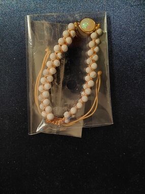 Source Unknown Gold-Tone Bracelet with White Beads and Opalescent Charm